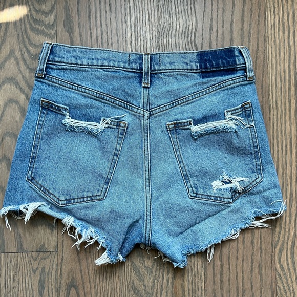 ABERCROMBIE & FITCH Distressed High-Rise The 2" Mom Shorts Cut-Off, Sz 28/6 - Picture 3 of 7